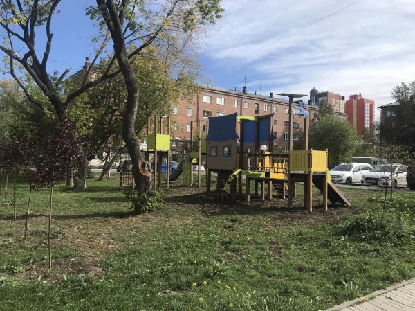 
Инициативное бюджетирование: детская площадка и площадка для выгула домашних животных в сквере Шахматистов
