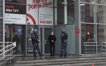 Три торговых центра в Тюмени оцеплены полицией