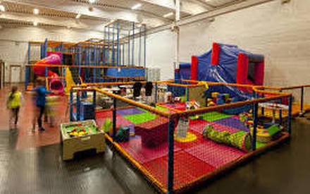 В Тюменской области возобновляют работу детские комнаты и МФЦ