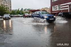 Тюменцы пожаловались на чиновников из-за потопа в городе. &laquo;Просто пройдитесь: моря и океаны&raquo;