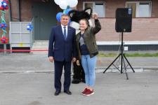 Бюджетники и льготники получили ключи от квартир в новых домах Сладково 