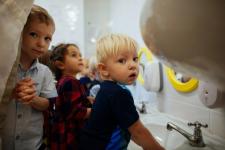 Александр Моор поздравил работников сферы дошкольного образования с праздником