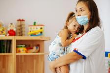 Александр Моор поздравил работников сферы дошкольного образования с праздником