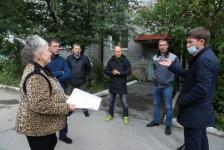 Депутат гордумы разбирается с затоплением квартиры в своем избирательном округе Депутат гордумы разбирается с затоплением квартиры в своем избирательном округе