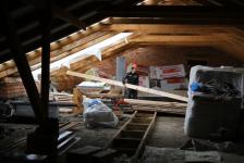 Депутат гордумы разбирается с затоплением квартиры в своем избирательном округе Депутат гордумы разбирается с затоплением квартиры в своем избирательном округе