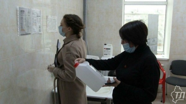 В тюменском торговом центре нарушали правила дезинфекции В тюменском торговом центре нарушали правила дезинфекции