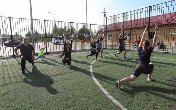 Инструкторы проекта "Десант здоровья" проводят производственные зарядки 