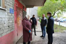 Депутат гордумы разбирается с затоплением квартиры в своем избирательном округе Депутат гордумы разбирается с затоплением квартиры в своем избирательном округе