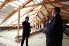 Депутат гордумы разбирается с затоплением квартиры в своем избирательном округе Депутат гордумы разбирается с затоплением квартиры в своем избирательном округе