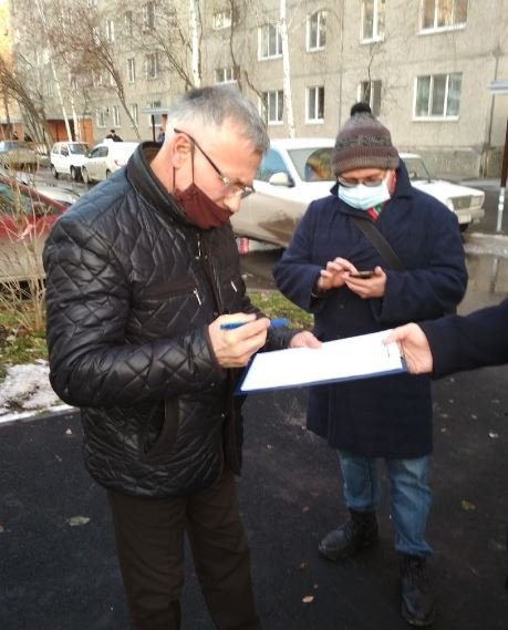 
Без луж и погребов: таким стал двор после благоустройства
