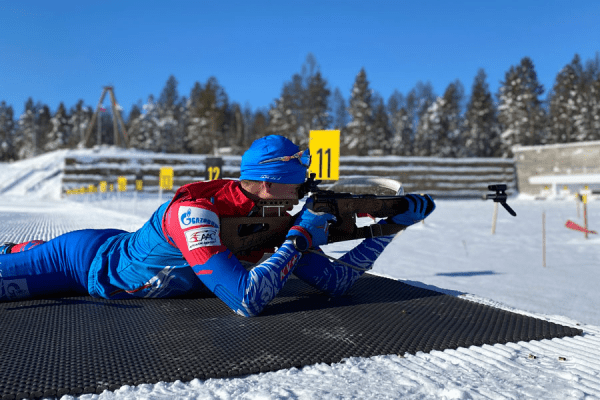 Мужская сборная России по биатлону продолжает тренировки в Алдане