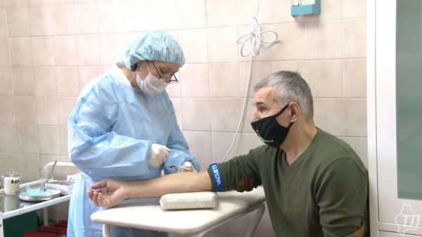 Надоело бояться - тюменские добровольцы об испытаниях вакцины "ЭпиВакКорона"