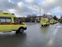 Тринадцать новых спецмашин передал Александр Моор службе скорой помощи Тринадцать новых спецмашин передал Александр Моор службе скорой помощи