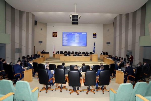 Тюменским депутатам рассказали о развитии ЖКХ города