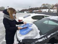 Тюменцы поддержали врачей, борющихся с COVID-19, наклейками на автомобилях