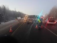 Один человек погиб и двое пострадали на дороге в Уватском районе