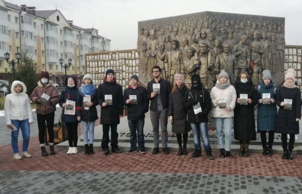 Более 15 тысяч школьников посетили мемориал "Тоболяков Бессмертный полк"