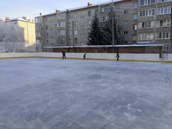 Ялуторовские хоккеисты тренируются на свежем воздухе