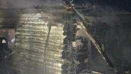 Два человека погибли при пожаре в частном доме в Сладковском районе 