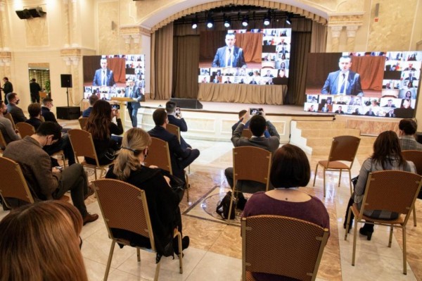 Пандемия открыла новые возможности для молодежной политики Тюменской области