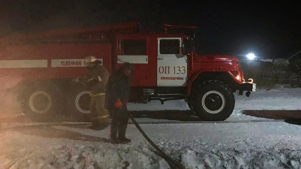 Два человека погибли при пожаре в частном доме в Сладковском районе 