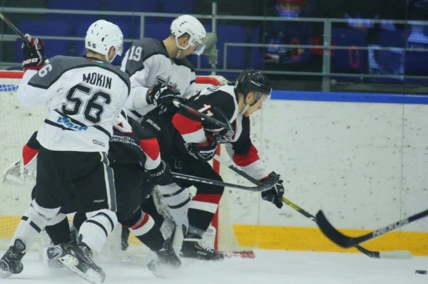 Тюменские хоккеисты не дали шанс сопернику из Тамбова 
