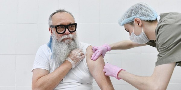 Минздрав одобрил применение "Спутника V" для людей старше 60 лет