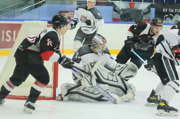 Тюменские хоккеисты не дали шанс сопернику из Тамбова 