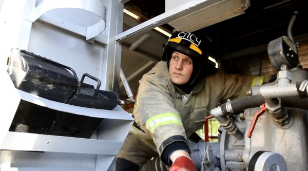 В Тюмени на парковке горел Shevrolet