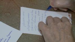 Тюменским врачам из красной зоны подарили варежки от бабушек