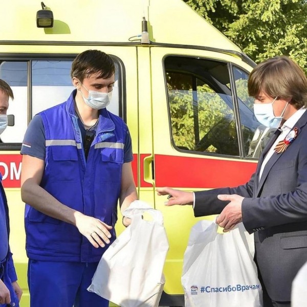 В Тобольске волонтерский центр помогает горожанам с лекарствами и продуктами 