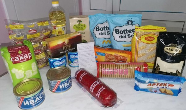 Жители Голышманово помогают многодетным семьям продуктами и теплыми вещами