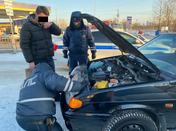 Кто заехал на площадь 400-летия Тюмени, выясняют сотрудники ГИБДД