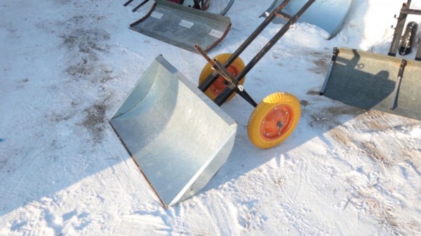 Житель Ишима изобрел чудо-лопату для уборки снега Житель Ишима изобрел чудо-лопату для уборки снега