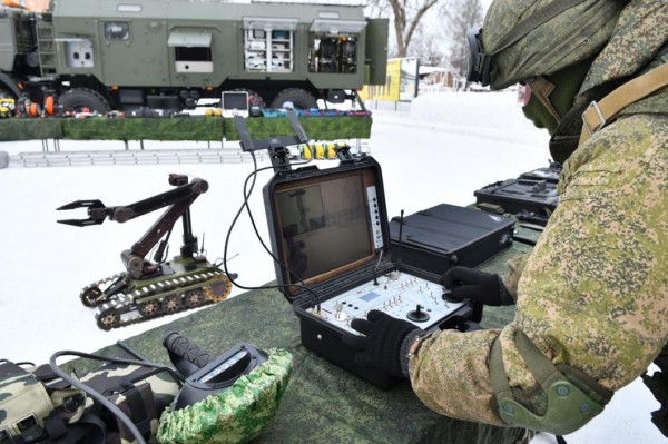 Александр Моор поздравил военнослужащих с Днём инженерных войск 