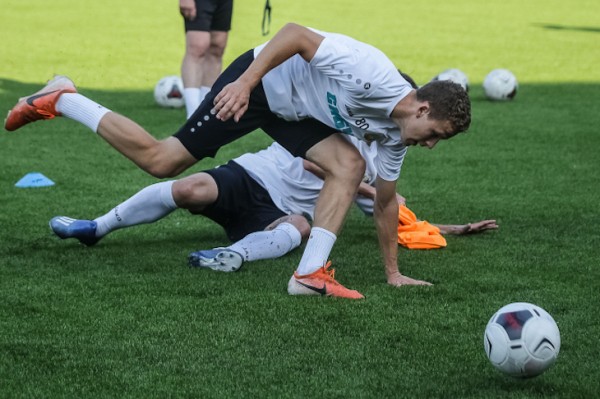 ФК "Тюмень" начал тренировочный сбор в Сочи ФК "Тюмень" начал тренировочный сбор в Сочи