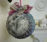 Мастерица из Ишима превращает старую мебель и чемоданы в произведения искусства