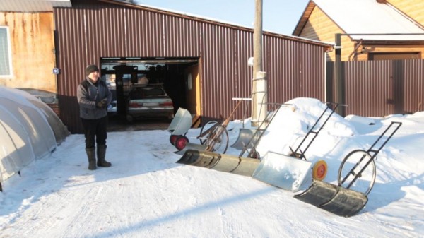 Житель Ишима изобрел чудо-лопату для уборки снега Житель Ишима изобрел чудо-лопату для уборки снега