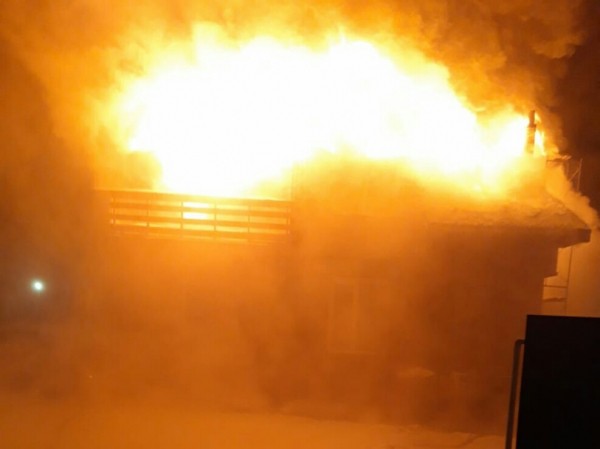 Трех взрослых и одного ребенка спасли при пожаре в Тюмени