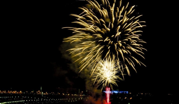 В МЧС рассказали, как выбрать фейерверки и правильно их запустить