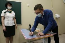 Якушев и Моор посетили новую детскую школу искусств в Ялуторовском районе