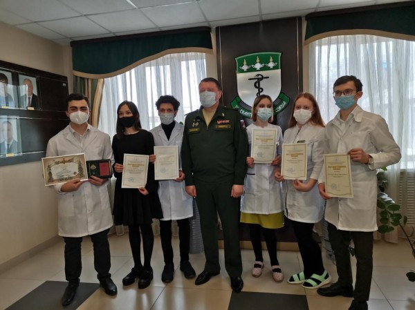 В Тюмени студентов-медиков наградили за волонтерскую работу 