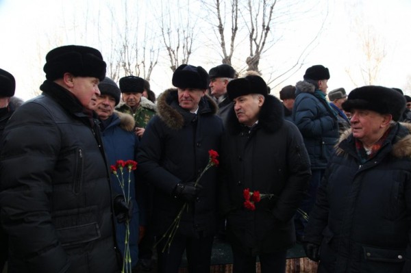 Депутаты гордумы приняли участие в открытии мемориальной доски тюменским железнодорожникам