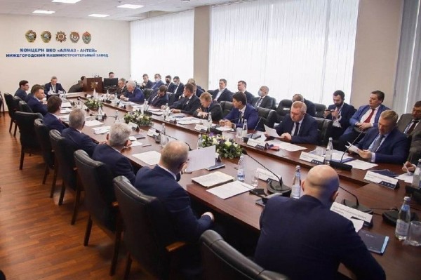 Александр Моор предложил создать единый механизм партнерства оборонных и топливно-энергетических компаний