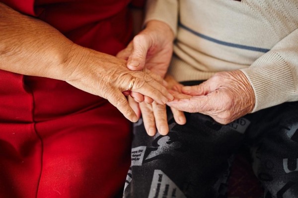 Губернатор Тюменской области Александр Моор пожелал тюменцам сильной любви и крепких отношений