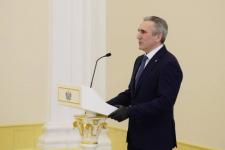 Губернатор вручил жителям Тюменской области награды за достойный труд и смелые поступки