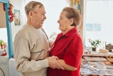 Губернатор Тюменской области Александр Моор пожелал тюменцам сильной любви и крепких отношений