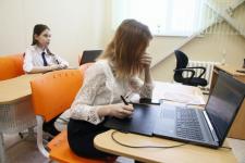 Якушев и Моор посетили новую детскую школу искусств в Ялуторовском районе