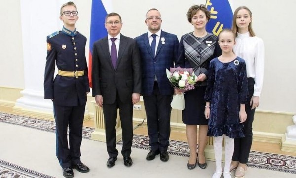 Владимир Якушев вручил государственные награды жителям Тюменской области