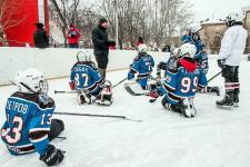 Хоккеисты и конькобежцы соревновались в Тюмени в День зимних видов спорта 